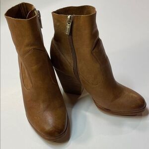 Isola’ Brown Leather Ankle Boots Women’s Size 6 Side Zip Stacked Heel Booties
